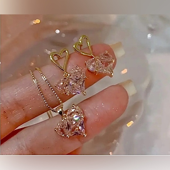 ELEGANT DAINTY JEWELRY  💎🤍⭐️💛 - Picture 4 of 6